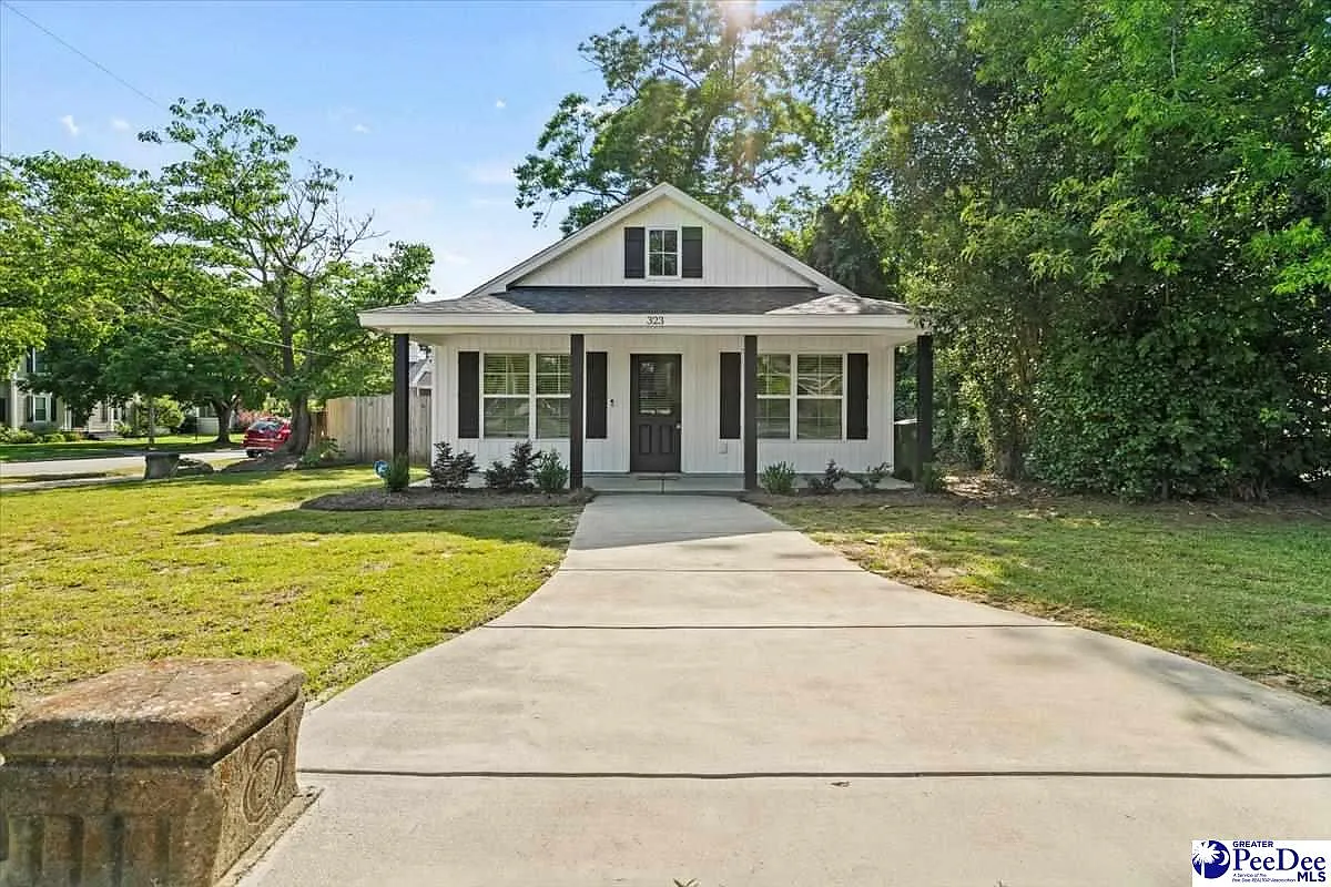 3 bed, 1374 sqft, $2,200 — Photo 1