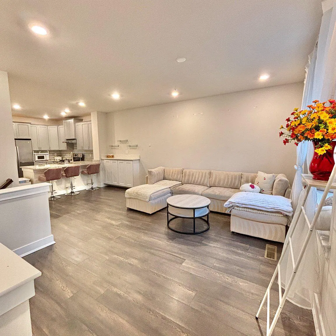 2 bed, 2.5 bath, 1416 sqft, $2,800 — Photo 4
