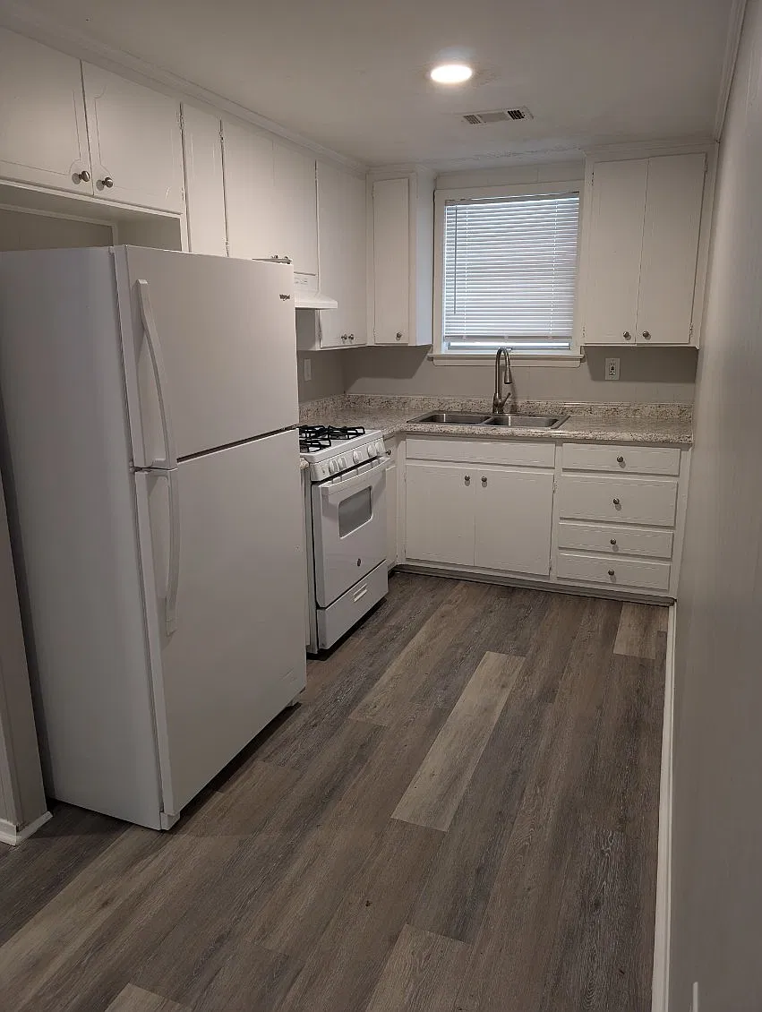 3 bed, 1.5 bath, 1200 sqft, $1,300 — Photo 3