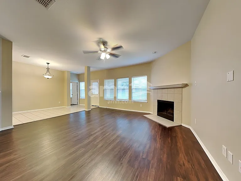 1003 Utopia Ln — Photo 9