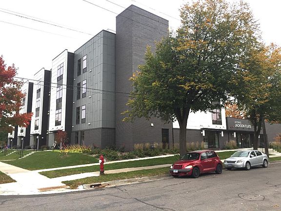 3rd image of 1825 Jackson St NE