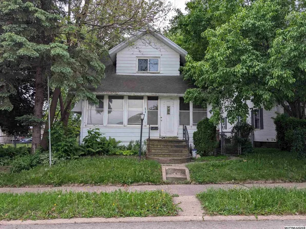 11 25th St SW, Mason City, IA 50401