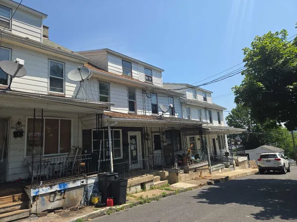 1135 W Wood St, Coal Township, PA 17866