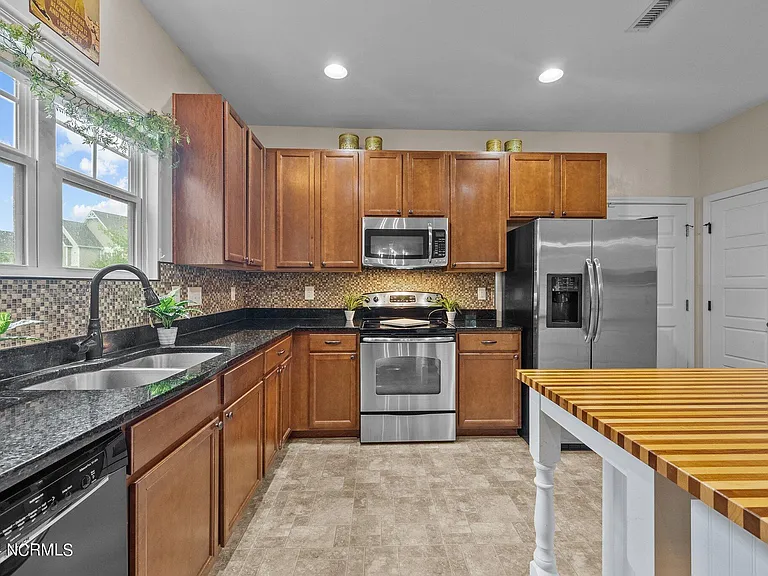 431 Bald Cypress Ln — Photo 9