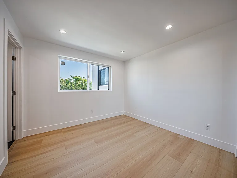 2938 S. Sycamore Ave — Photo 43