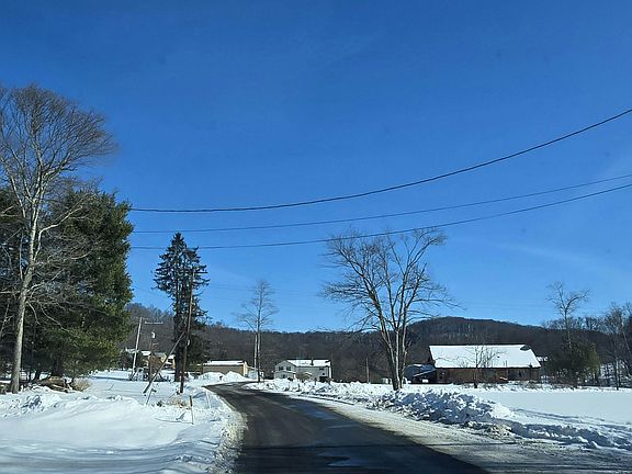 5th image of 304 Farrell Rd
