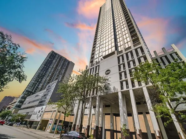 1122 N Clark St APT 1601, Chicago, IL 60610