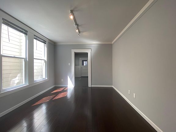 5th image of 1552 Howard St