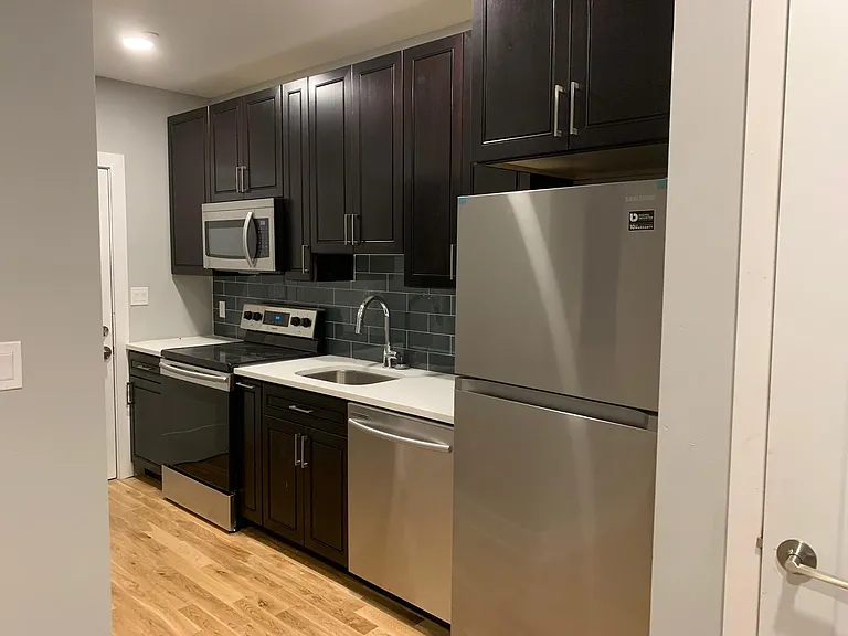 1525 W Girard Ave #105 — Photo 10