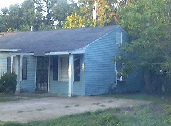 2nd image of 444 Corbin St