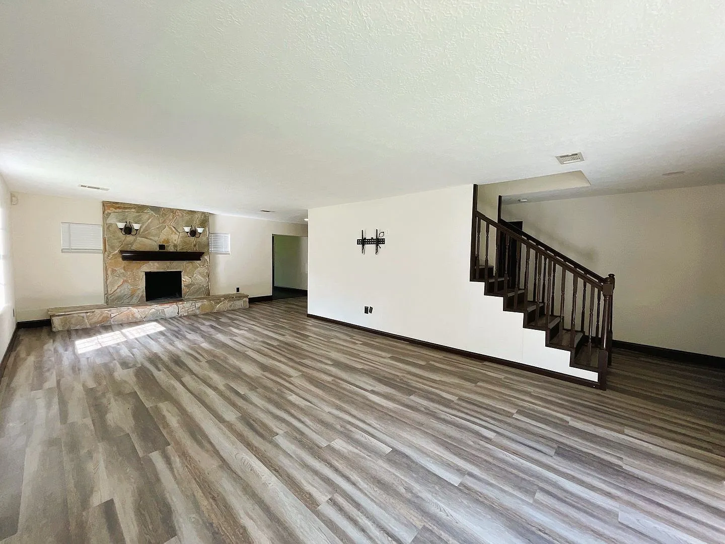 Coming Soon! 3112 Timber Ln **Ask About Our No Cash Deposit Option — Photo 4