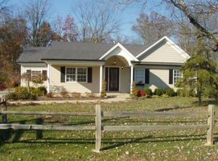 11605 Cedardale Rd, Anchorage, KY 40223