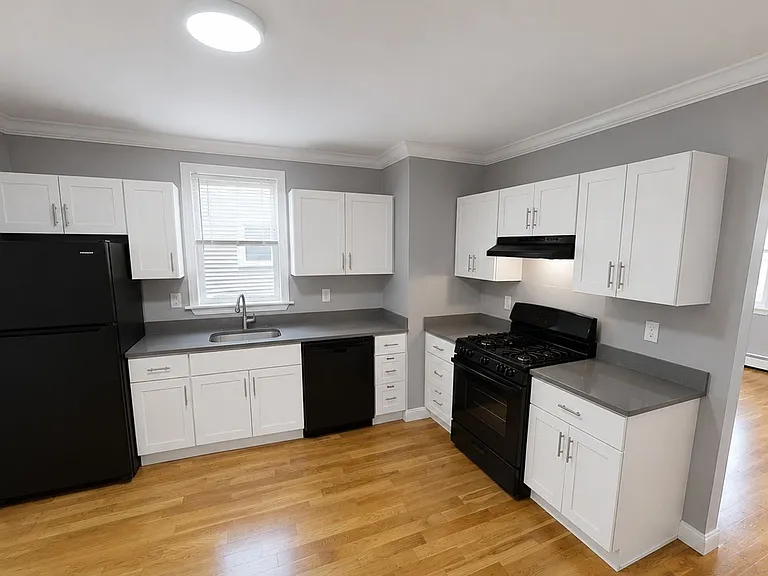 286 Highland St — Photo 5