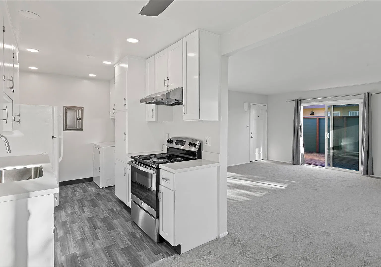 2 bed, 768 sqft, $2,600 — Photo 1
