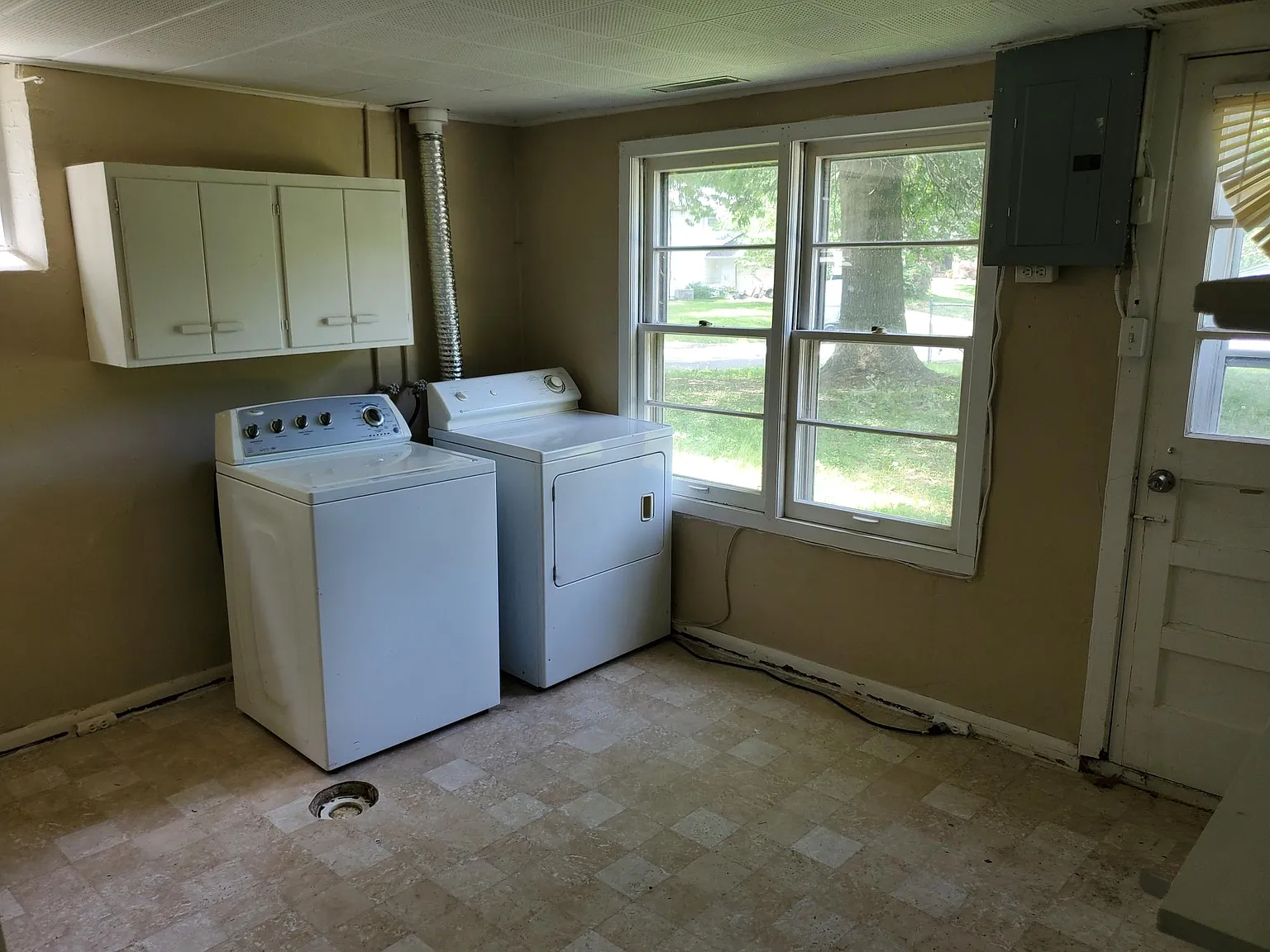 4 bed, 2256 sqft, $1,600 — Photo 3