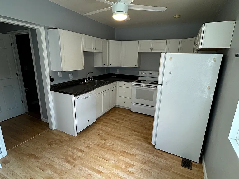5634 Corby St #3 — Photo 8