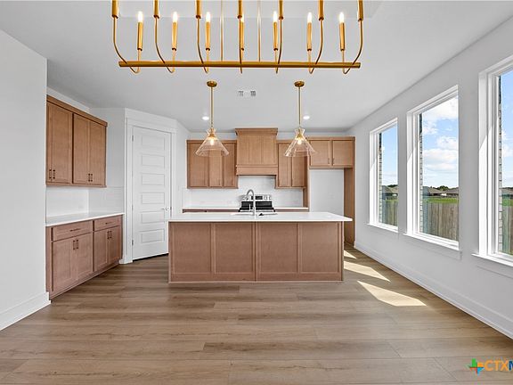 3rd image of 4019 Prairie Dr