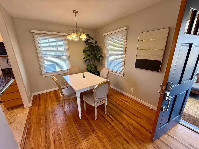 917 W 29th Pl — Photo 12