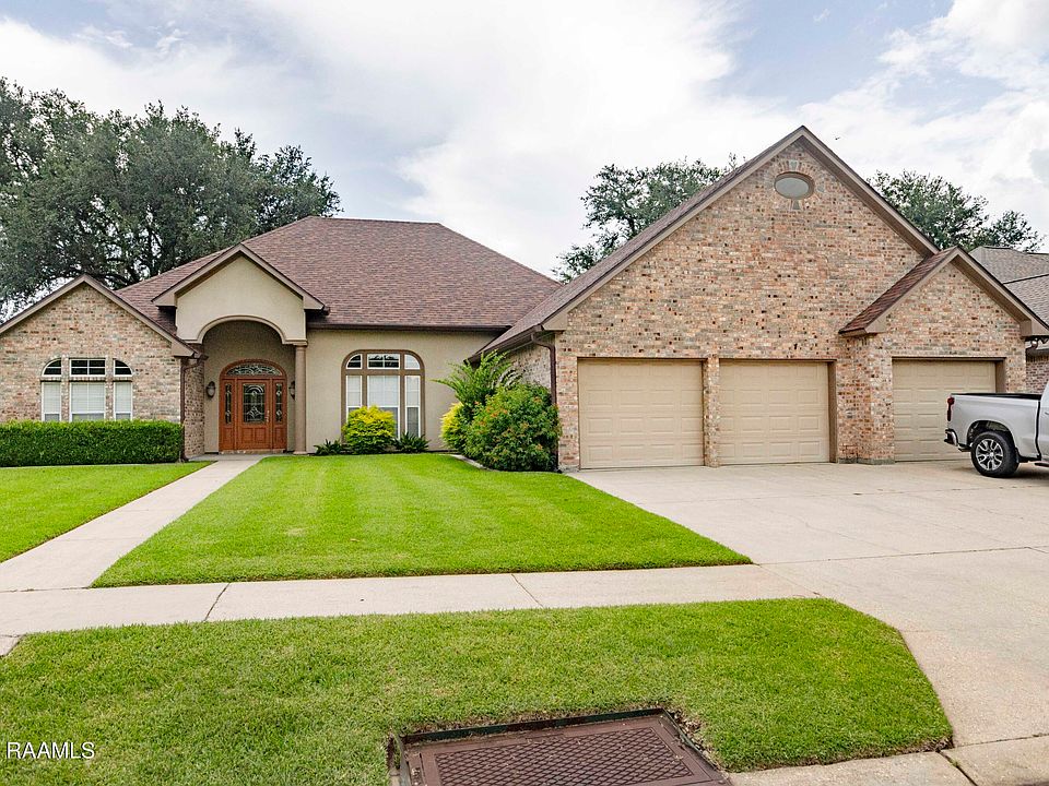 1st image of 302 Hidden Wood Dr