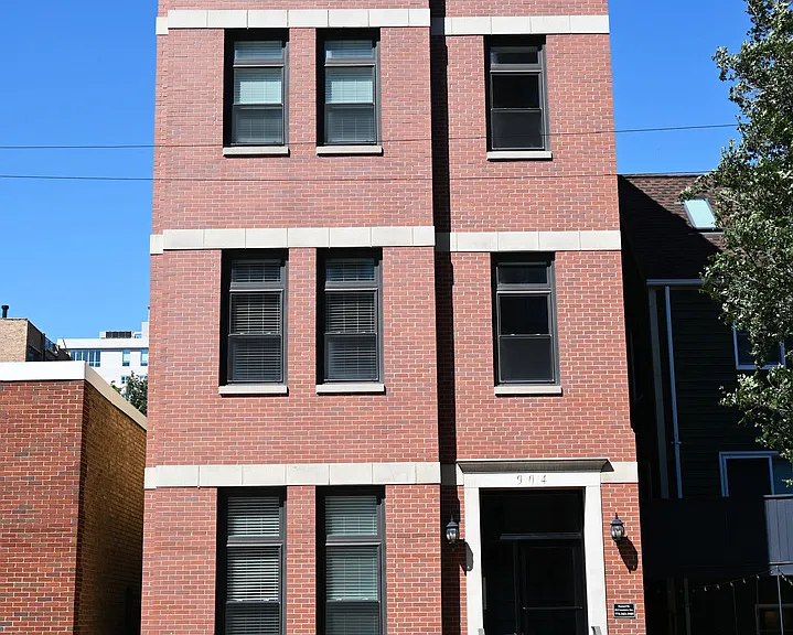 904 W Erie St #1R — Photo 1