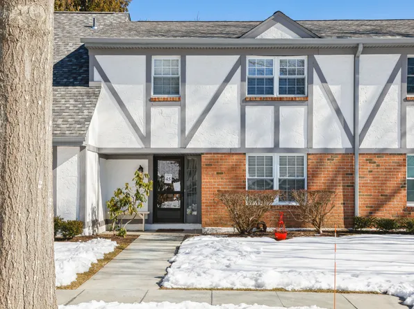 10 Leland Ln Unit 45, Southampton, NY 11968