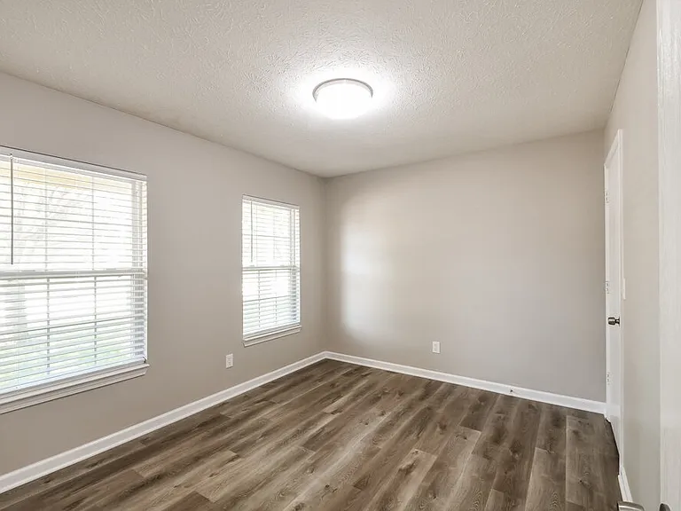 1295 Spring Lake Dr — Photo 12