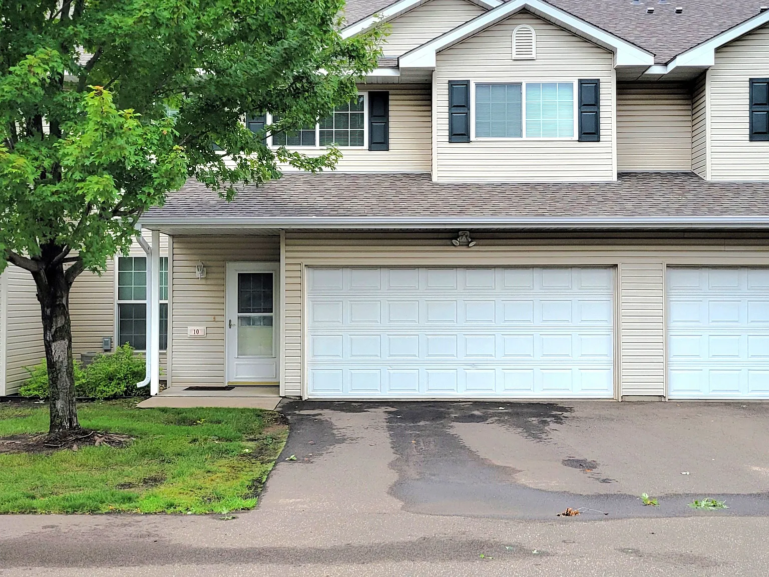 3 bed, 1.5 bath, 1300 sqft, $2,000 — Photo 2