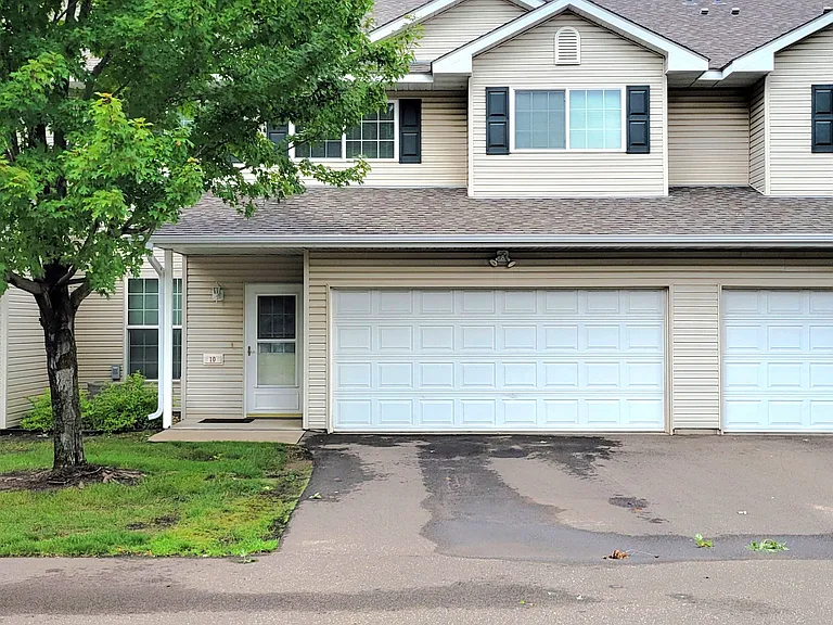 10 Bridgewater Trl — Photo 2