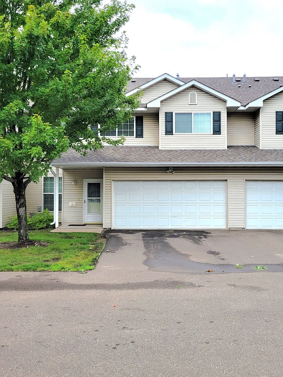 Building Photo - 10 Bridgewater Trl