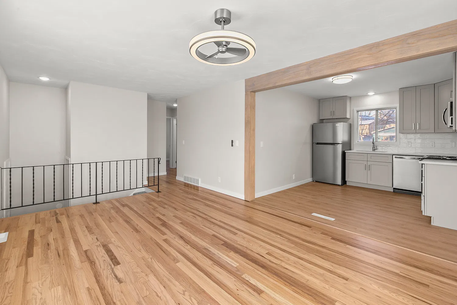 3 bed, 1.5 bath, 1300 sqft, $1,800 — Photo 3