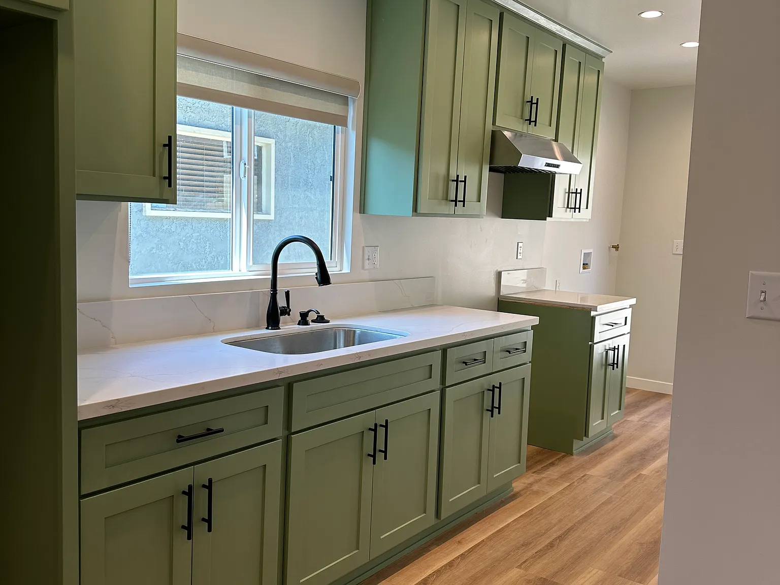 3 bed, 1100 sqft, $4,000 — Photo 1