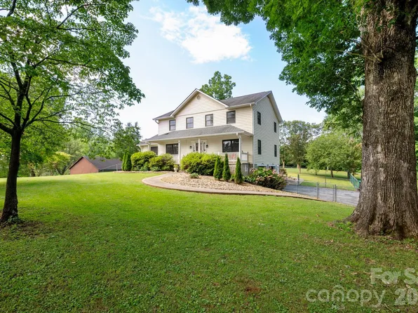 10 Old Turnpike Rd, Mills River, NC 28759