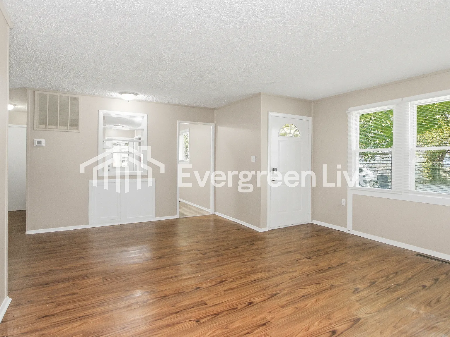 3 bed, 1.0 bath, 920 sqft, $1,195 — Photo 4