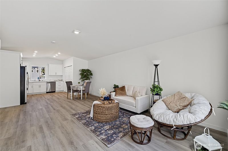 5th image of 6884 Helena Street