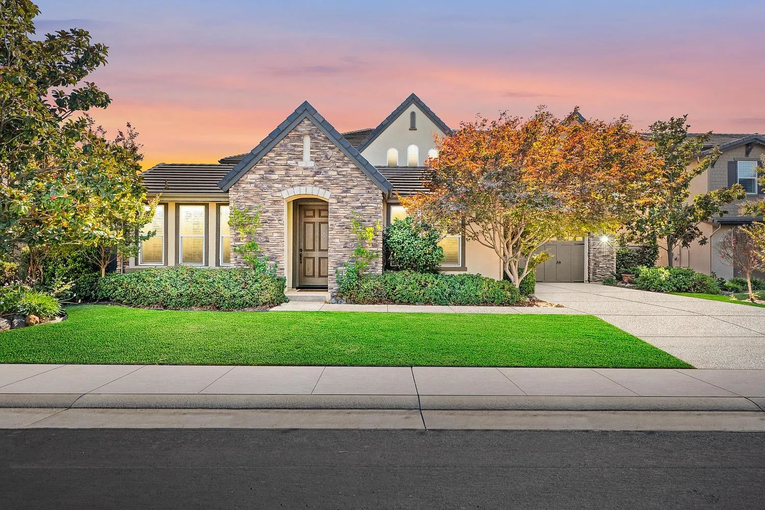 2880 Bickleigh Loop photo 1