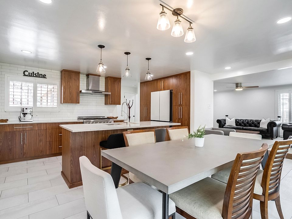 Spacious Living & Entertaining space