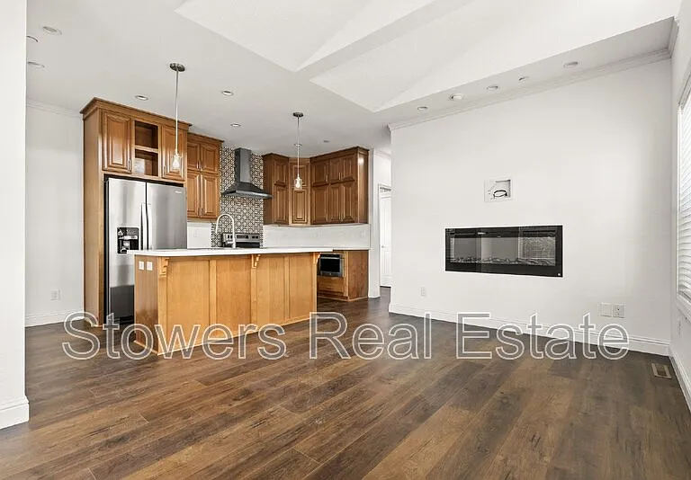 144 Larkwood Cir — Photo 1
