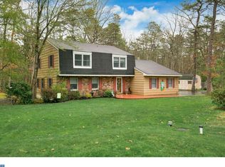 8 Pine Dr, Southampton, NJ 08088
