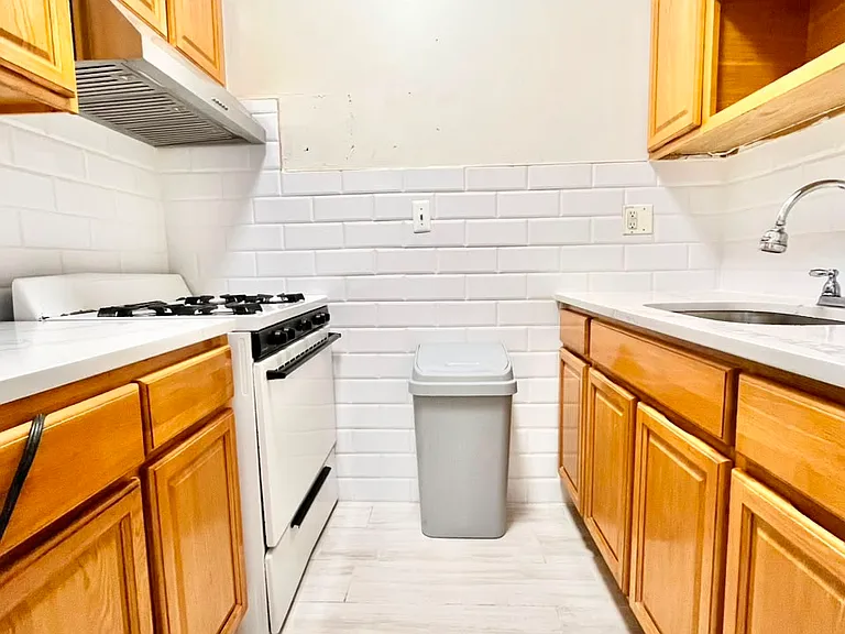 1544 Gates Ave #2F — Photo 11