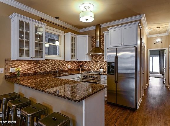 5th image of 1326 W School St #1