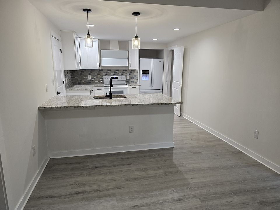 1st image of 200 Towne Overlook Dr APT A-2
