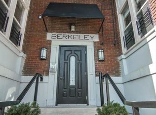 200 E 43rd St APT 303, Kansas City, MO 64111