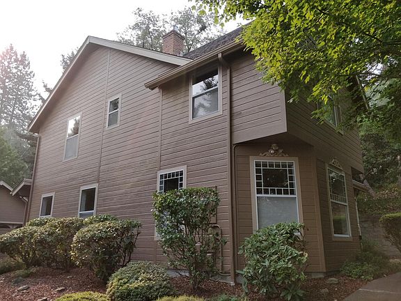 3rd image of 690 Glenwood Dr