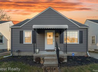 19700 Rosedale St, Saint Clair Shores, MI 48080