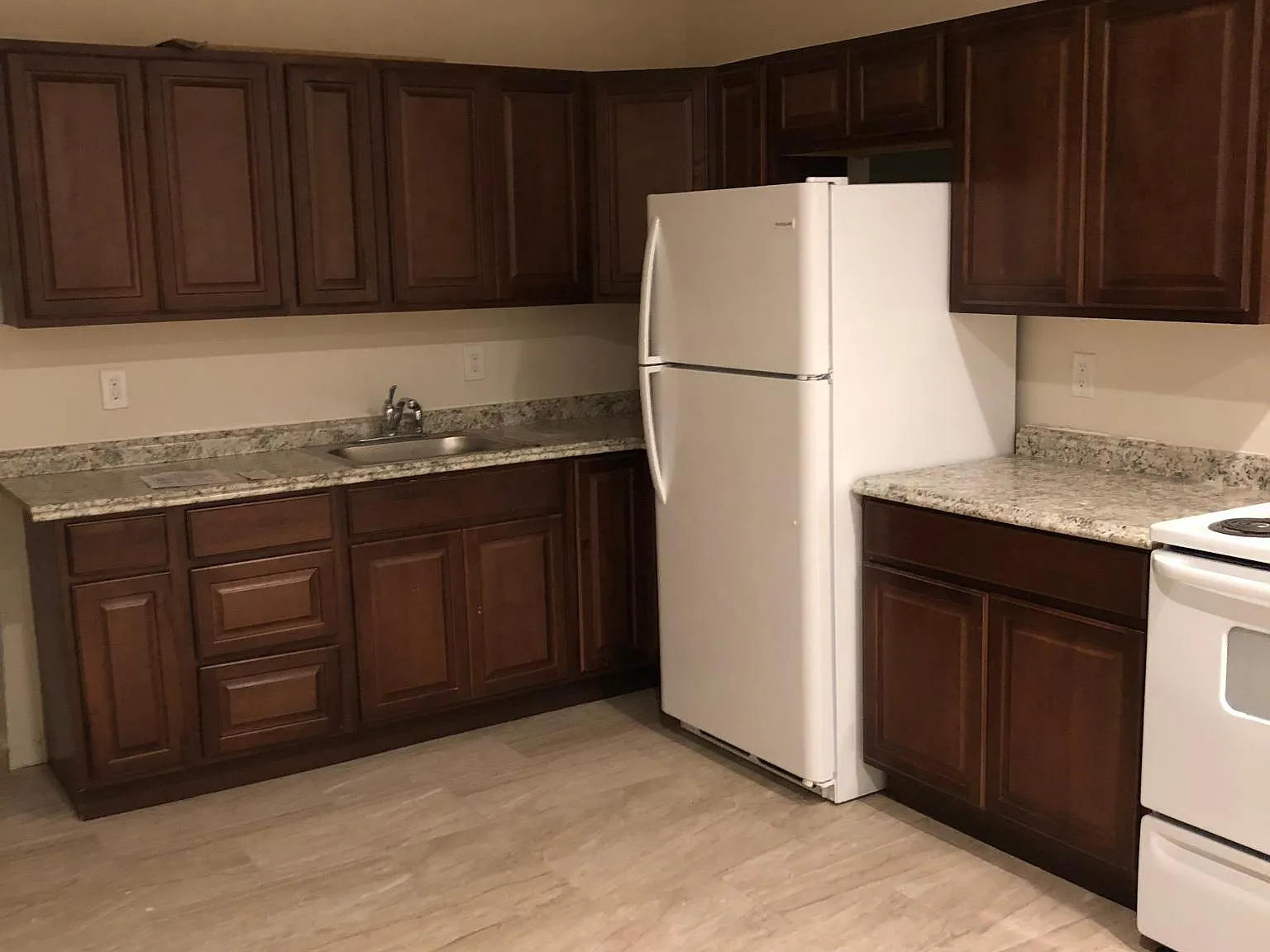 3 bed, 1300 sqft, $1,550 — Photo 2