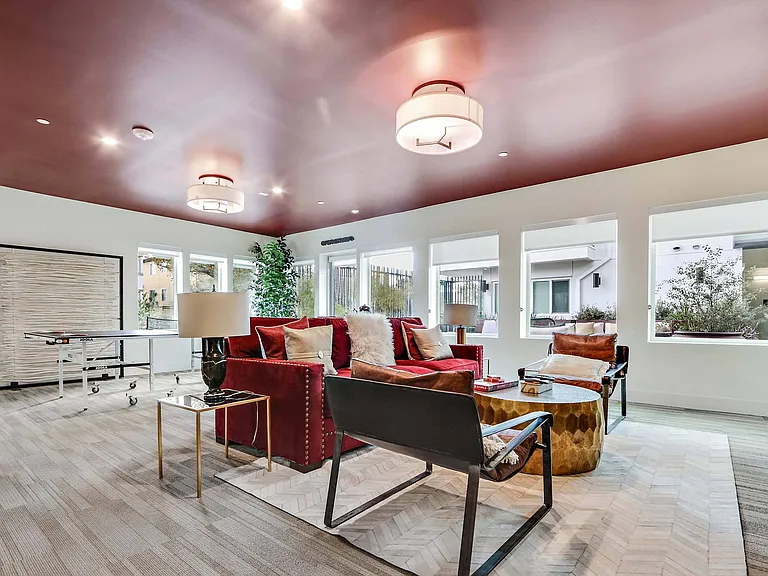 The Metropolitan at Larchmont Village — Photo 24