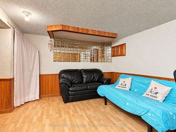 4th image of 21 Chester Le Blvd #27