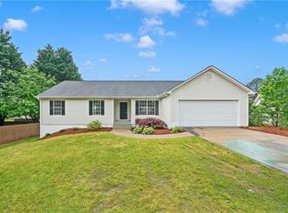 3823 Summer Leigh Ct, Loganville, GA 30052