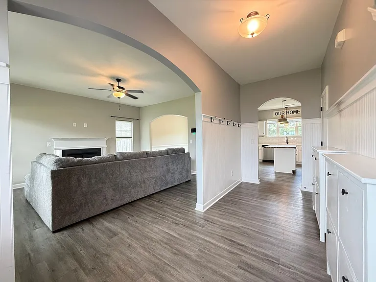 303 Breezeway Dr — Photo 5