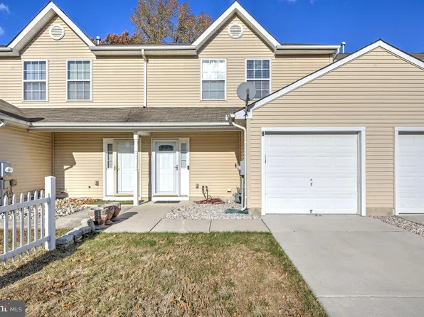 8 Meadowood Ln, Sicklerville, NJ 08081